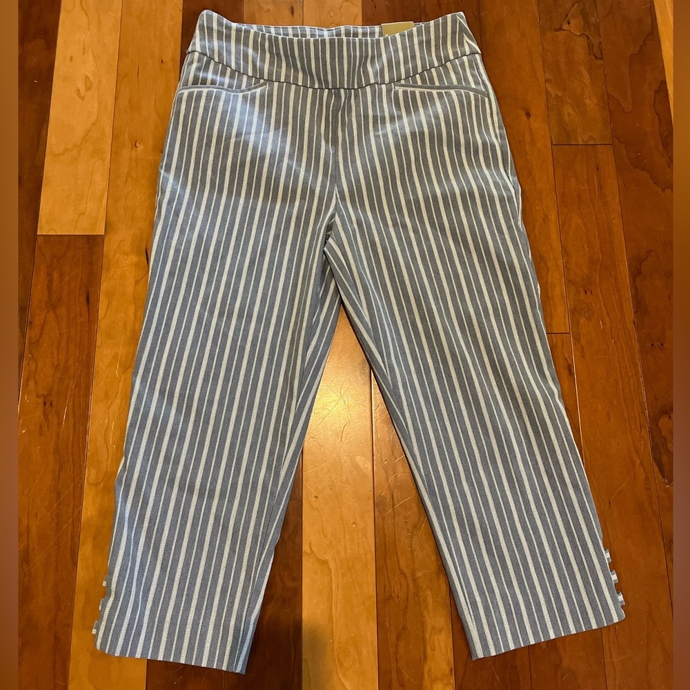 NWT Chico's Size 0.5 (6) Striped Josie Slim Capri Summer Perfect Stretch Travel